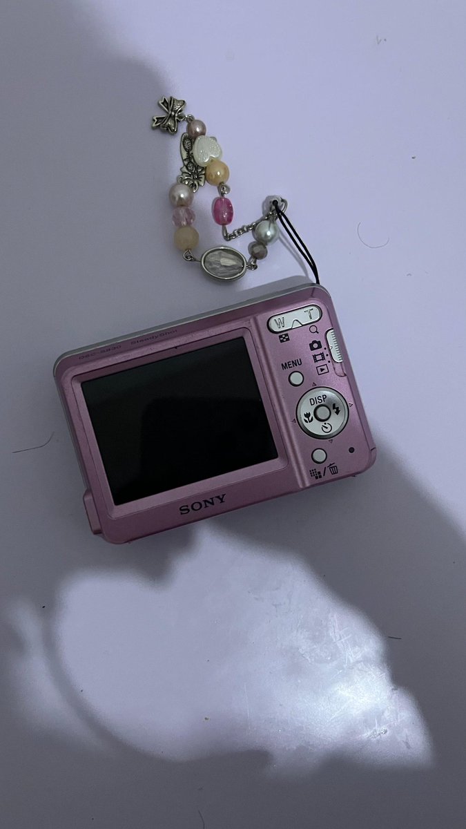 minaoryx's tweet photo. WTS Digicam Sony CyberShot DSC-S980 in baby pink 

Kondisi 
🌷Body 9/10
🌷Flash nyala
🌷zoom in zoom out normal 
🌷tombol semua normal 

Minus 
‼️Lecet Pemakaian

💸 1,7 /bisa nego 
Avail Shopee

wts wtb digicam baby pink #zonauang #zonajajan #wts #wtb #digicam #babypink #pink https://t.co/qbKBZQf1pD