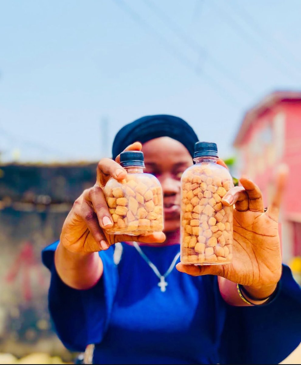the_aora's tweet photo. Just that girl that sells Chinchin only  in church because she was feeling so scared to reach out to a larger audience to A Lady that fell in love with baking, pushing her baking and cooking skills further… it’s been God all the way

Aora, I’m super proud of you 👏🤍🏆 https://t.co/yvvH9Rchvm