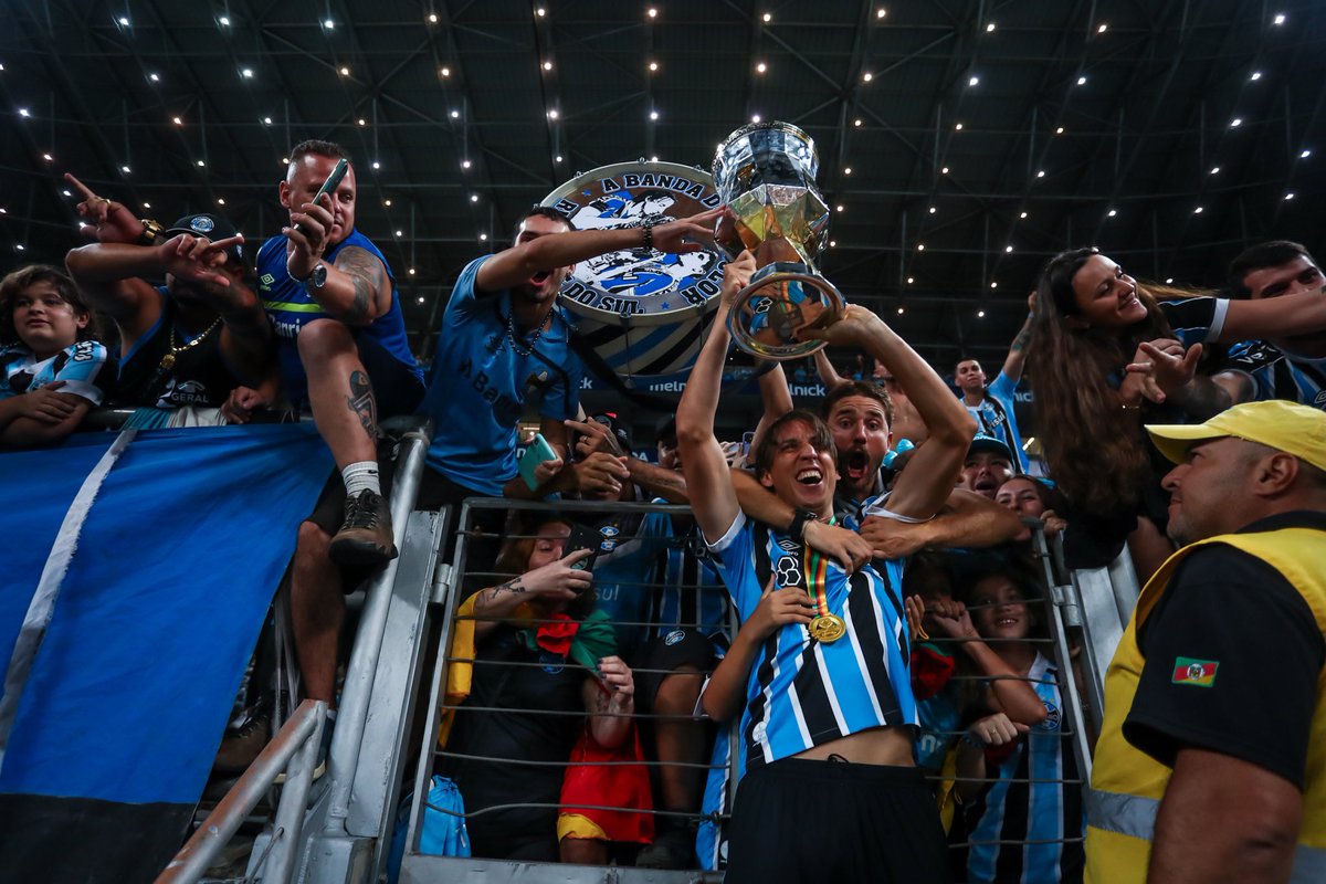 leozitoFBPA's tweet photo. Glorificado eternamente por todos nós. https://t.co/VKGTUWuTeX