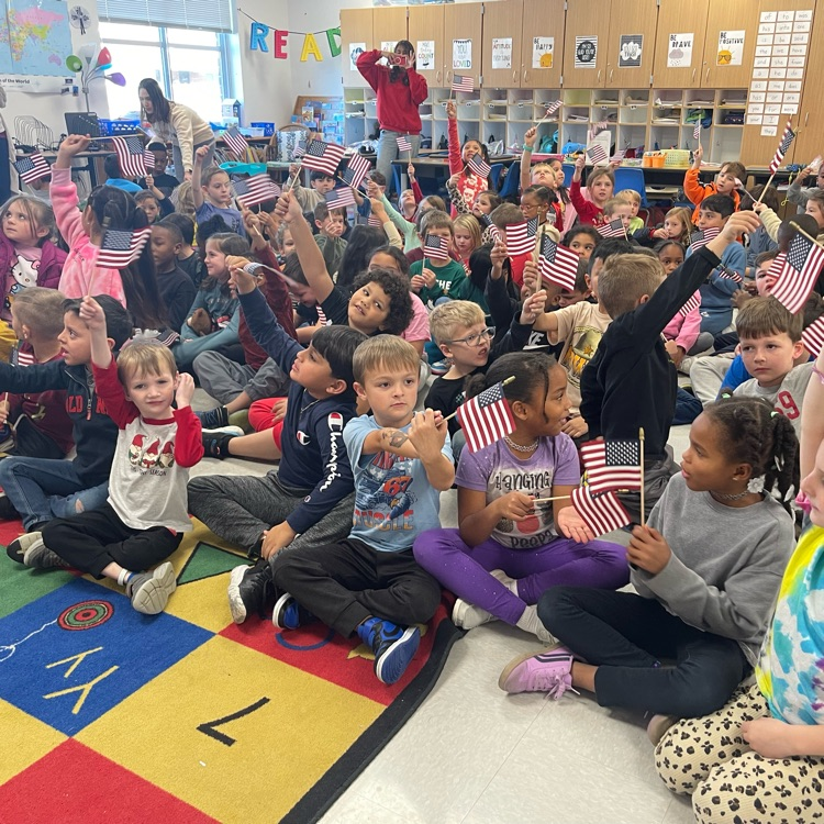 🇺🇸🎉Today first grade enjoyed an informative talk by our fellow Veterans of the community! Students learned all about the USA flag. They also had the opportunity to say the Pledge of Allegiance! Students proudly waved their flags🇺🇸. 
We are proud of our flag🇺🇸!