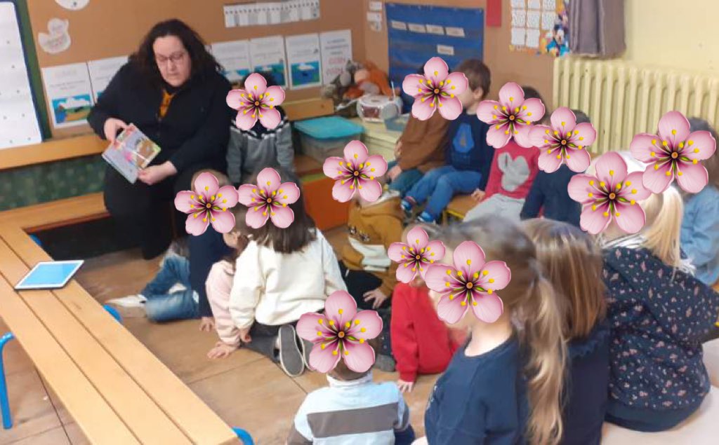 ecole_millay's tweet photo. #Lecture #PasseursdeVoix Une maman est venue partager une lecture avec les élèves de PS MS. La lecture a été enregistrée et sera sur le @mybookinou de la classe. https://t.co/6x0vkdCDFp