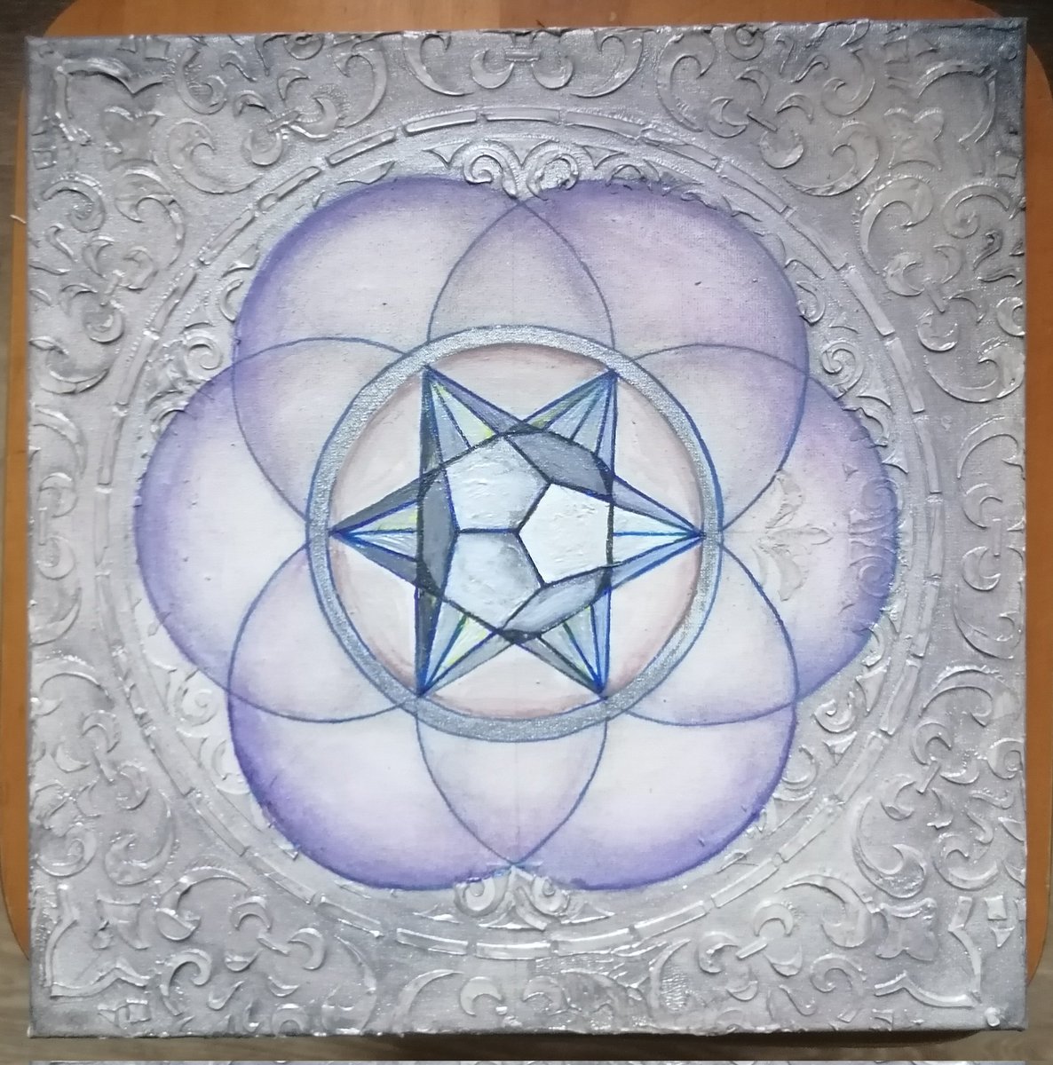 Good morning everyone! I paint energetically charged pictures, sacred geometry, beautiful interior mandalas. Each picture is unique, handmade.#artist, #bogdalenabah