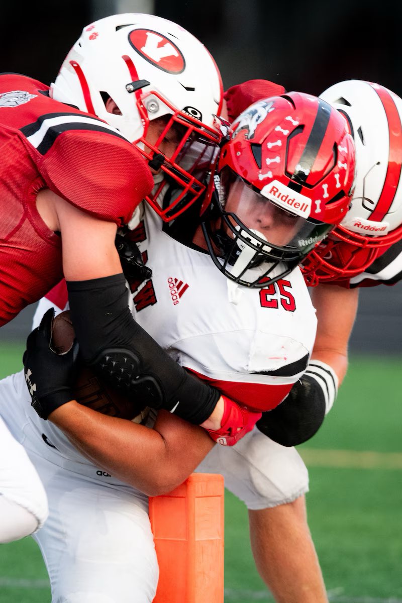 Blessed to end my Varsity football career at Paw Paw HS as #4 all-time career rushing leader and #2 all-time TD leader.  
Career Stats:
⭐️2,458 rushing yds - 4th All-time
⭐️ 40 TDs - 2nd All-time
⭐️2,612 all purpose yds
⭐️163 Tackles 
⭐️8 TFL, 2 sacks, 1 INT, 3 pass def