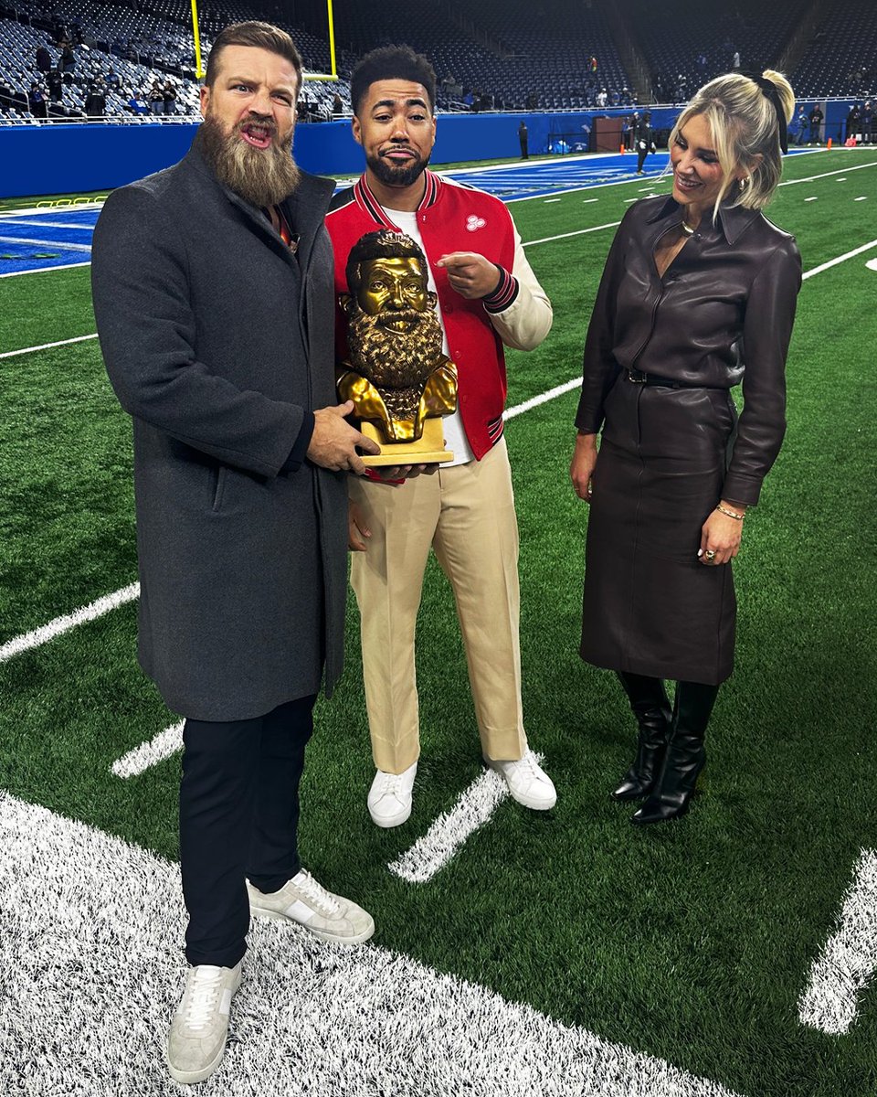 Scale of 1-10, how much does that bust look like <a href="/FitzMagic_14/">Ryan Fitzpatrick</a>?