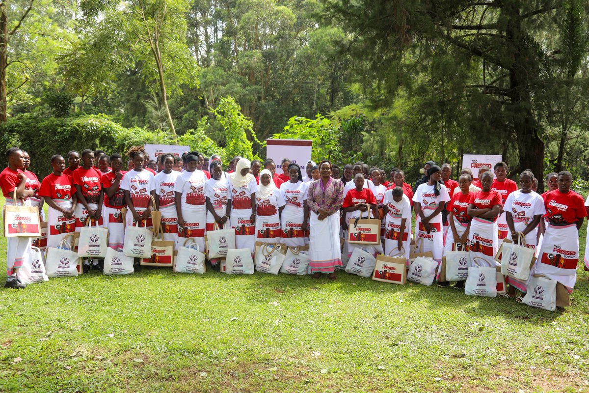 ProfJanetBarasa's tweet photo. In collaboration with Resolve Communications, successfully conducted a mentorship program for teen mothers at Golf Hotel in Kakamega. #TooPressedToWait https://t.co/b1XyFQOmrN