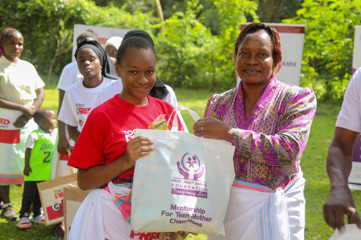 ProfJanetBarasa's tweet photo. In collaboration with Resolve Communications, successfully conducted a mentorship program for teen mothers at Golf Hotel in Kakamega. #TooPressedToWait https://t.co/b1XyFQOmrN
