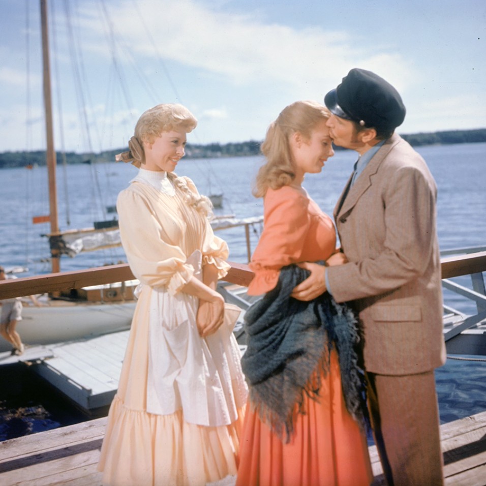 Fish is our fav’rite perfume. 🩵🎶