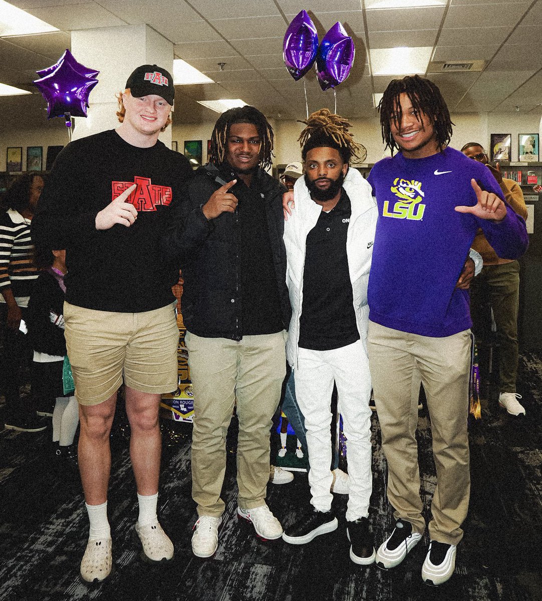 JalanSowell's tweet photo. Congrats to a few of our senior student-athletes &amp; families for making it official on EARLY NSD🖊️!!!! @ChaunceyGooden @AmirLjc @NoahHacker16 @CJ_Jimcoily @jerome_myles6 @philfolmar23 https://t.co/gktS26FBfw