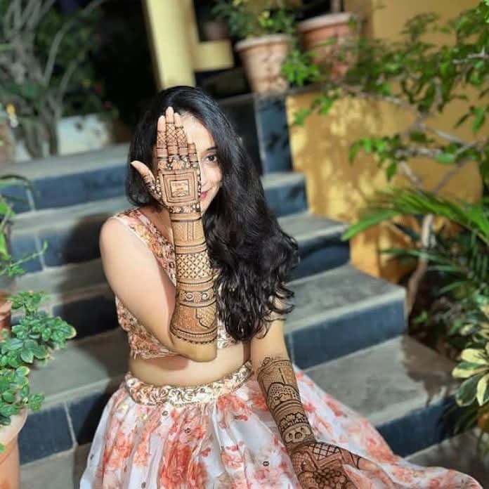 Mehandiart7Art's tweet photo. My new art bridal mehndi design booking available us call me 9917365417 

#mehndi https://t.co/faGaImhmSl