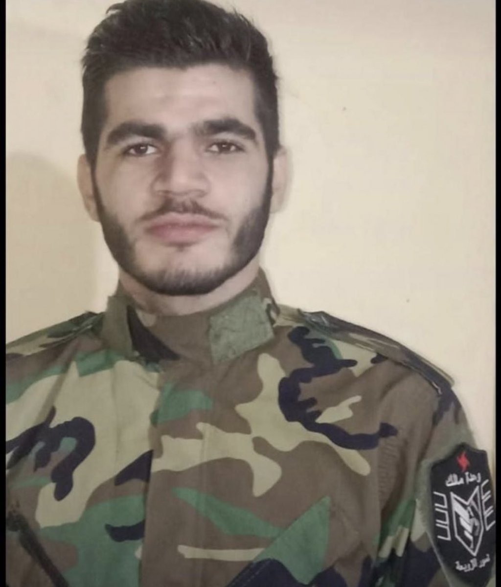 من حمل نعش الشهيد… اضحى اليوم شهيدنا. 

الشهيد البطل علي كردي .. البقاء للامة يا نسرنا الجميل، حلّق بعُلا بلادنا نحن لك ممنونين يا رفيق❤️