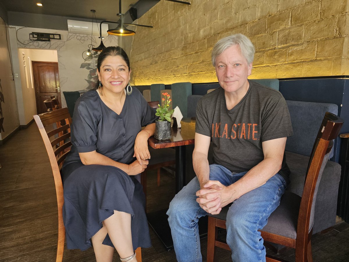 Ingaolmos's tweet photo. 🤗 Gracias @bkluepfel por tan agradable conversación.  Que lindo tenerte por #Tarija.

🎙Será un gusto iniciar nuestro nuevo espacio en El Faro, periodismo, ambiente e innovación conociendo tu mirada de Tarija al Mundo.
Gracias @NativaTarija
Por el enlace.
@lonelyplanet
#Travel https://t.co/ztfRCapRvw
