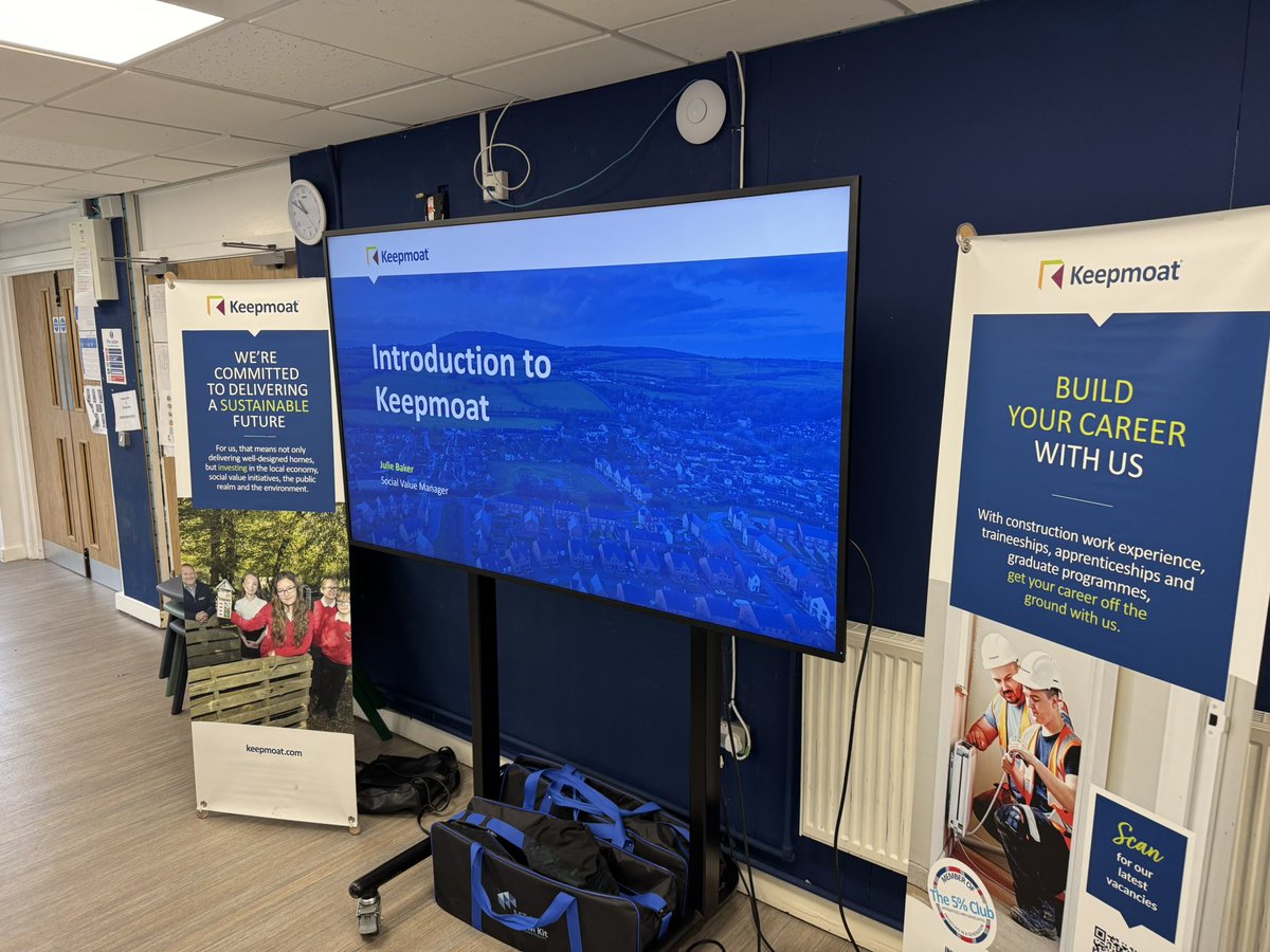 CEIAGRD's tweet photo. Thank you to all our employers and providers for supporting todays Super Learning Careers Day. Great to see all the learners engaged in the Careers Fair, Employer workshops and activities @Head_TheHeights @InspiraKimH https://t.co/4VFnrqIETU