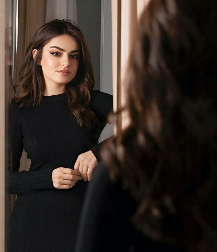 "
كانت تكبر بعد كل أزمة تتخطاها  ..
و يصغر العالم في عينيها 🤍✨

#غرد_بصورة