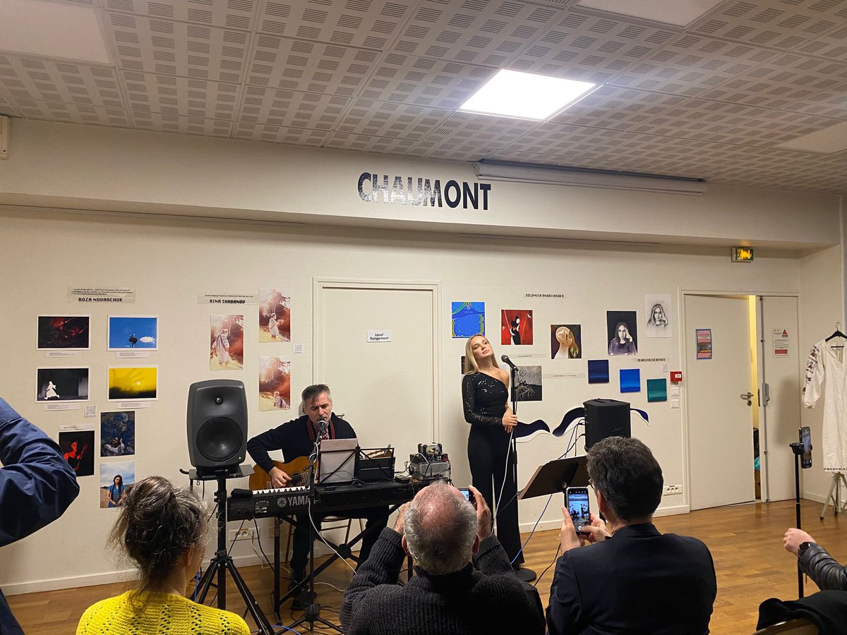 Fr_Bechieau's tweet photo. Formidable soirée de clôture de l’édition 2024 du Festival des solidarités internationales du #19e ! À la @MdCA75019, en #solidarité avec le peuple ukrainien ! Pour l’#Ukraine, leur liberté, et la nôtre ! #StandWithUkraine #SlavaUkraini #Paris #Paris19 #FestiSol @_Festisol @Paris @Paris19e 🇺🇦🇺🇦