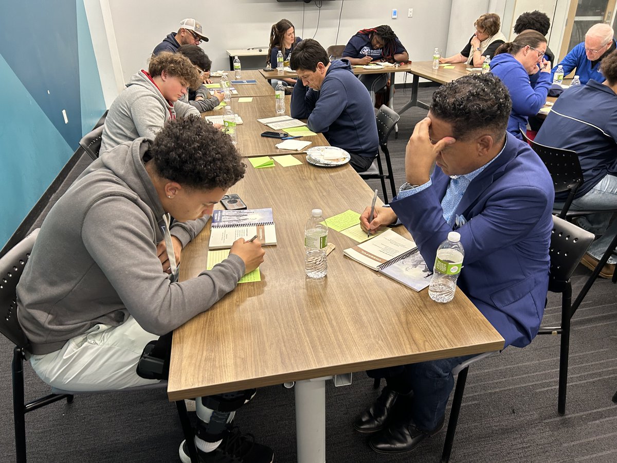 CYITML's tweet photo. Wed night at C-10: Students learned the power of being "fountains, not drains" in leadership! Key lesson: Your attitude is a choice that impacts everyone around you. Watching our future leaders embrace CHEERFUL leadership is inspiring! π #C10Program #Leadership #MentorKCKids https://t.co/LttlYkc2WW