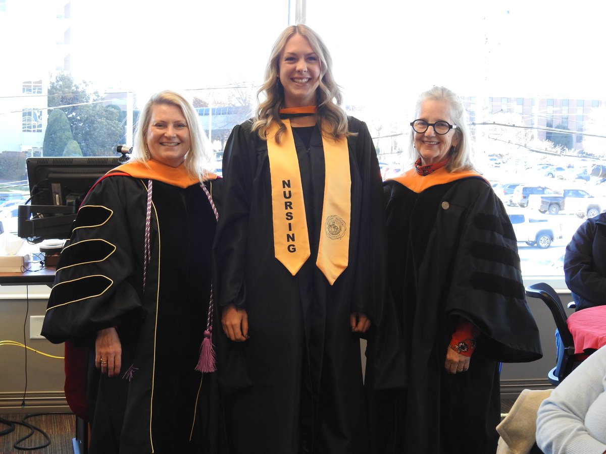 Congrats to our Dec 2024 MEPN BSN/MSN graduates for their achievement! #WKUNursing #WeAreCHHS #WKUGrad
(Pictures from the Dec 6 SONAH Graduate Program’s Hooding Ceremony.)