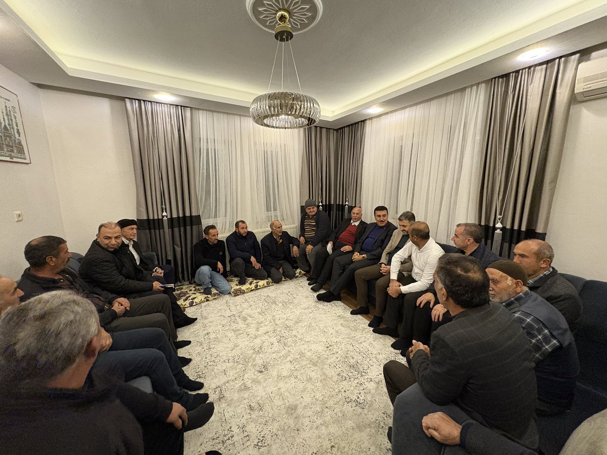 yesilyurtak44's tweet photo. İlçe Başkanımız @ramazanyaylaci , Milletvekilimiz @bulenttufenkci ile birlikte #Mahmutlu Mahalle sakinlerimiz ile bir araya geldiler.
Mahallelimizin sıkıntılarını yerinde dinleyerek, çözümler noktasında istişarelerde bulundukları ziyaretimiz hayırlara vesile olsun. https://t.co/sUiZKOL2Gj