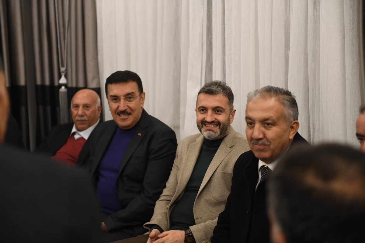 yesilyurtak44's tweet photo. İlçe Başkanımız @ramazanyaylaci , Milletvekilimiz @bulenttufenkci ile birlikte #Mahmutlu Mahalle sakinlerimiz ile bir araya geldiler.
Mahallelimizin sıkıntılarını yerinde dinleyerek, çözümler noktasında istişarelerde bulundukları ziyaretimiz hayırlara vesile olsun. https://t.co/sUiZKOL2Gj