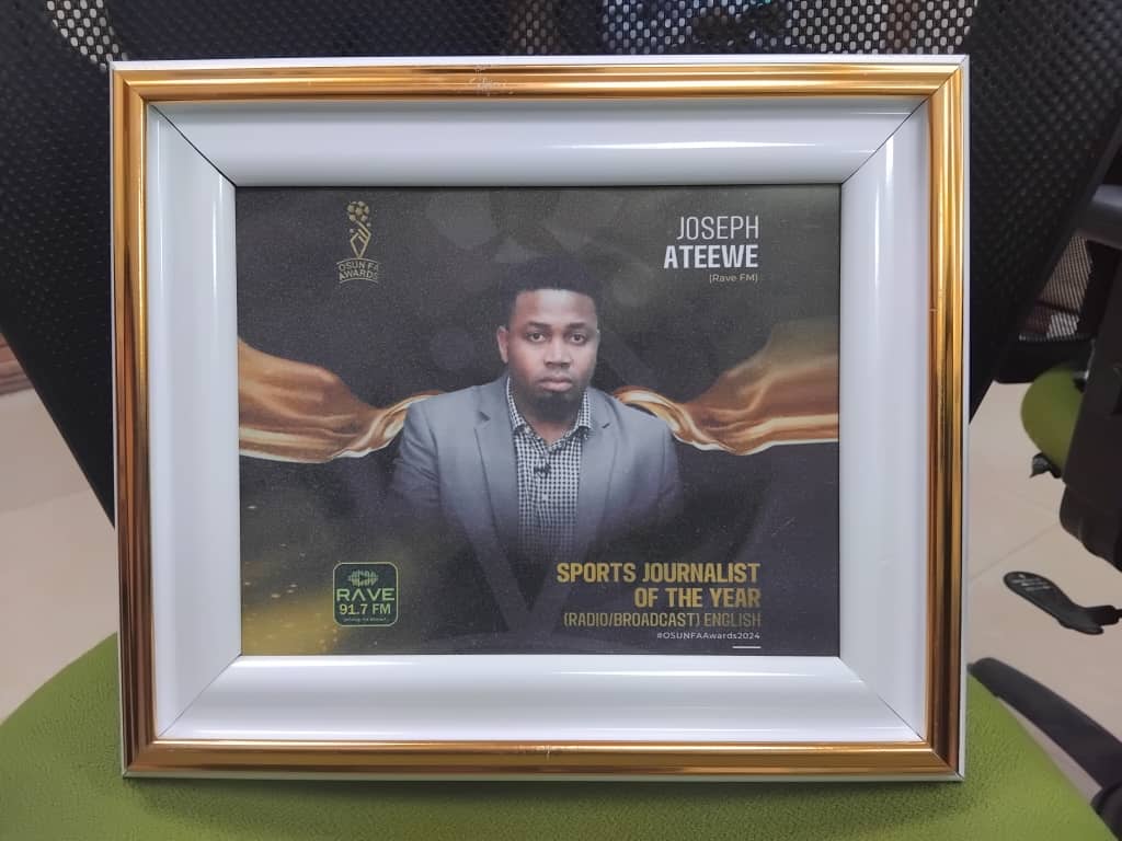 AteweJoseph's tweet photo. I have just won the the award for the best sport presenter in Osun again. 💕 Thank you guys , we did it 😃😃😃. https://t.co/DMP3XHPDas