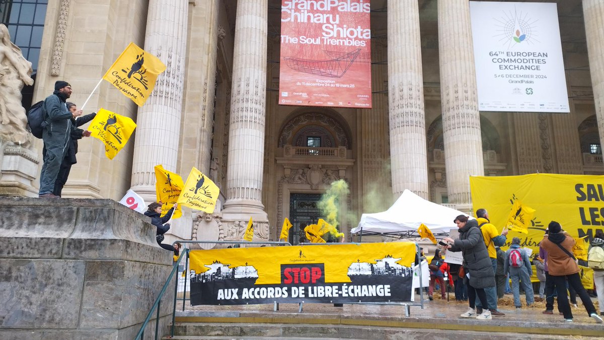 Rdv ce samedi 7 décembre 9h au tribunal de Paris dans le 17eme, porte de Clichy, en soutien aux deux camarades déférés au tribunal. Allons les soutenir ! @LesAmisdelaConf <a href="/attac_fr/">Attac France</a> <a href="/amisdelaterre/">Les Amis de la Terre FR</a> <a href="/lacgtcommunique/">La CGT</a> <a href="/FsuNationale/">FSU</a> <a href="/UnionSolidaires/">Union syndicale Solidaires</a> <a href="/Ecolo_Sociale/">Alliance écologique et sociale</a> <a href="/StopTAFTA/">Collectif national Stop Mercosur</a>