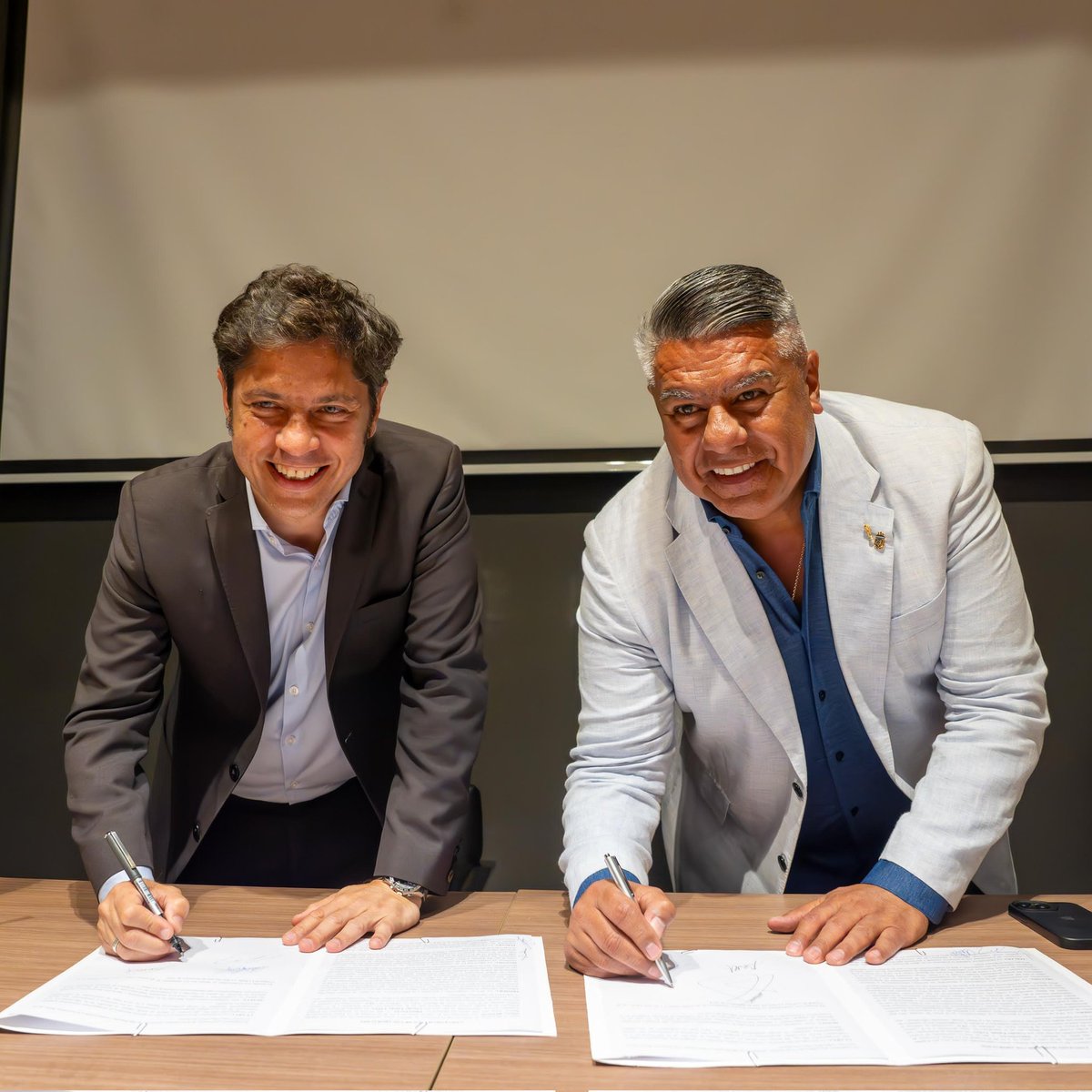 tapiachiqui's tweet photo. Me enorgullece haber llegado a un acuerdo de colaboración con la Provincia de Buenos Aires para que el Estadio Único Diego Armando Maradona sea la nueva casa de todo el fútbol argentino. https://t.co/sp6XeUHccx