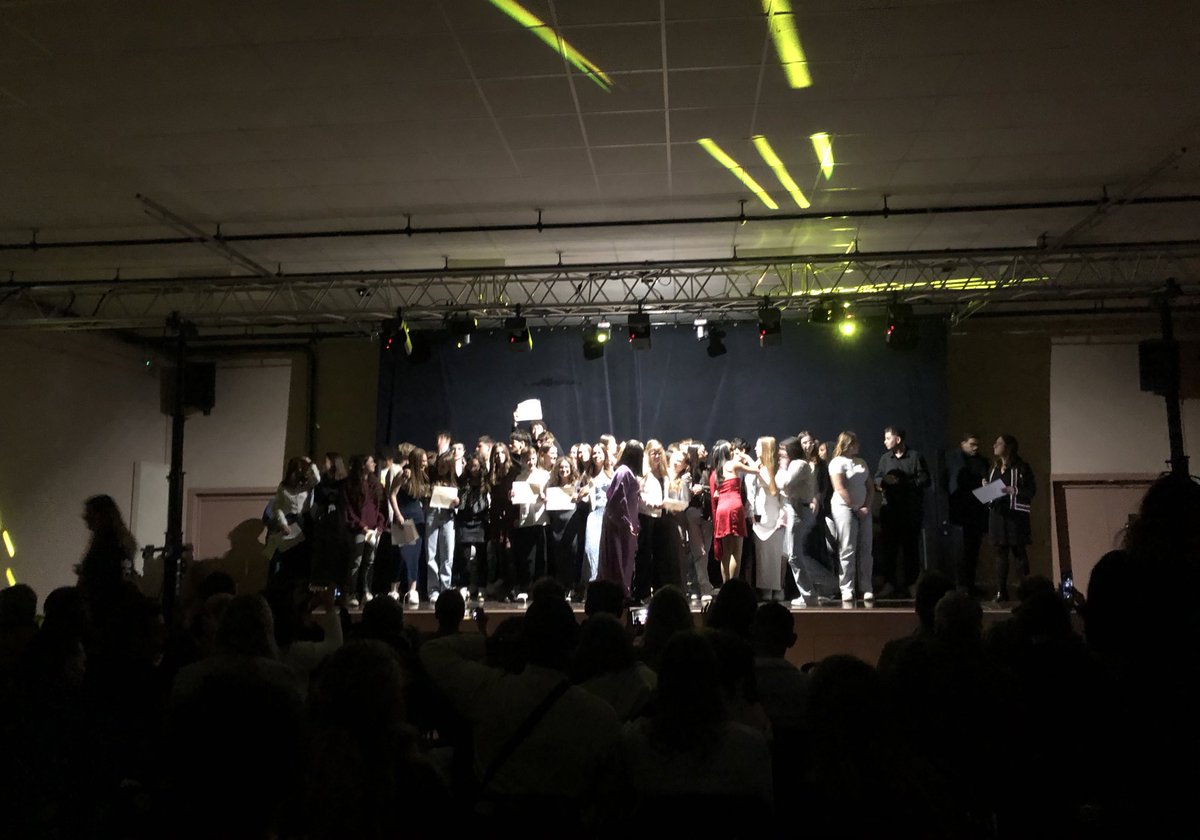 Très belle cérémonie de remise des diplômes du dnb au collège Victor Hugo de Puiseaux 
👏à tous les diplômés 
Un grand merci à l équipe de direction et aux professeurs pour cette belle soirée en faveur des élèves