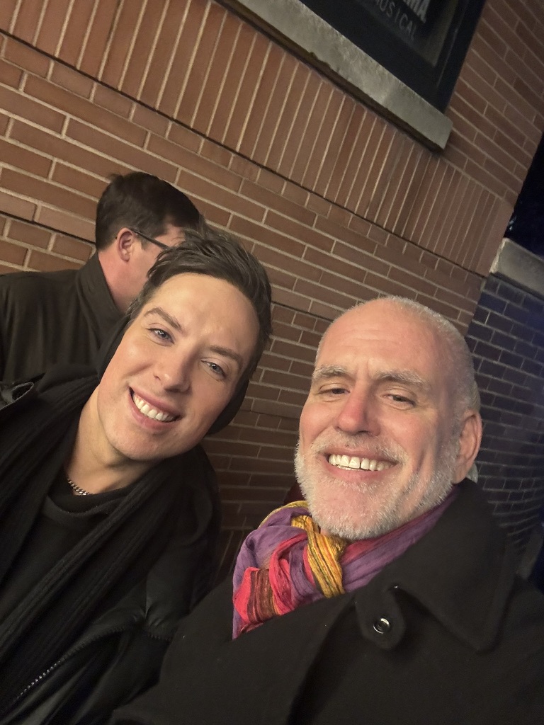 enxutorio's tweet image. Met the amazing @Alaska5000 after Drag, the Musical. This show is NOT a "drag show". It's a FULL musical with a plot, great songs, wonderful acting and singing their faces off! I'm a musical snob and I LOVED it!!! If you're on the fence about it, just see it. You're welcome!