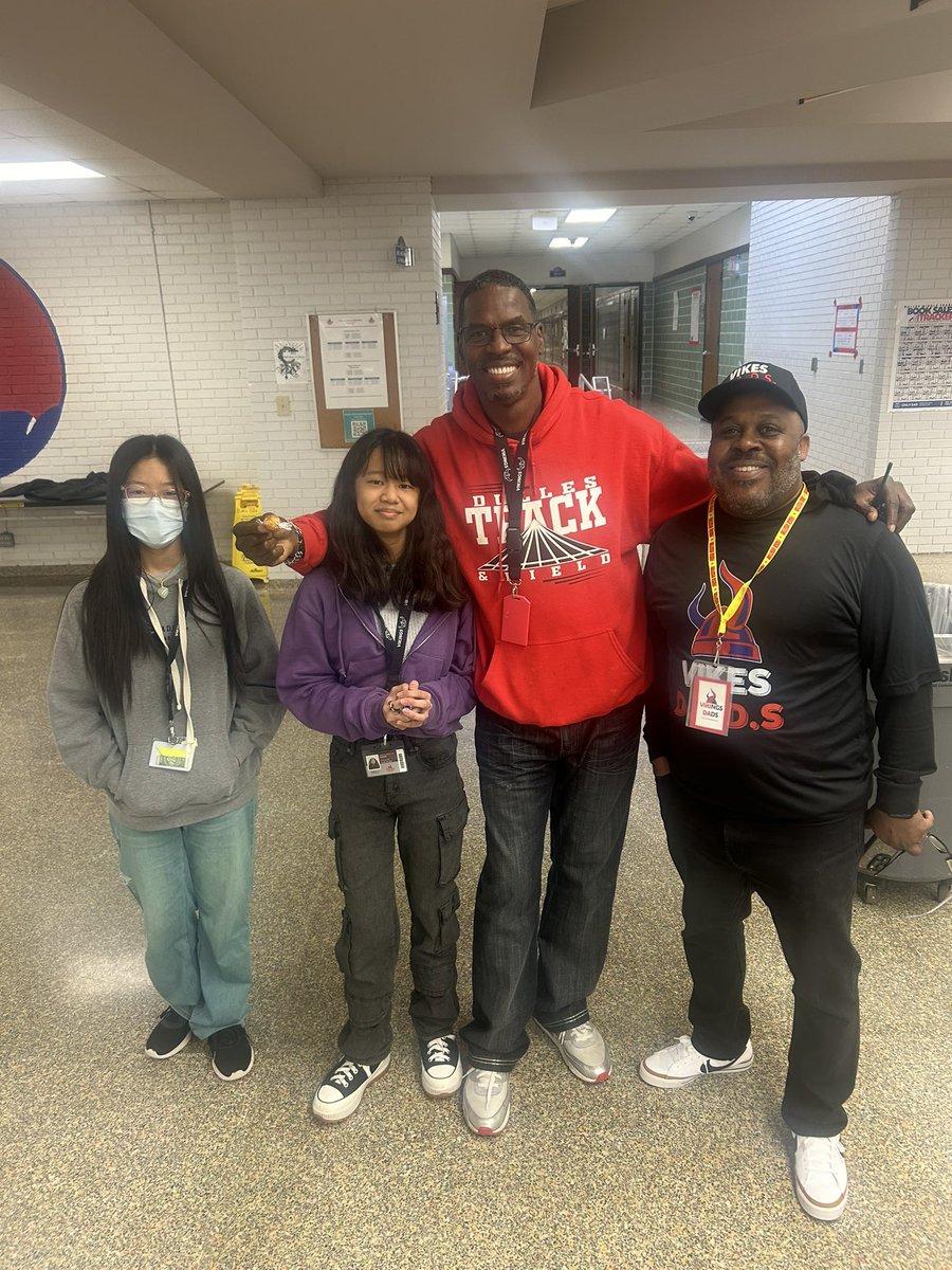 Friday chocolate always makes us smile #AboveTheLine <a href="/DMS_Vikings/">Dulles Middle School</a> <a href="/DMS_PTO/">DMS PTO</a>