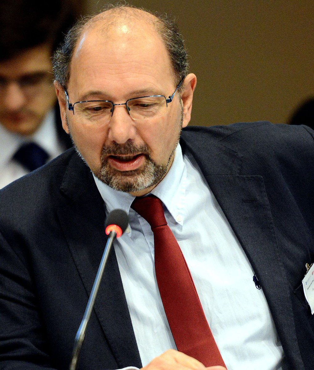 Famous YouTuber <a href="/johnnywharris/">Johnny Harris</a> recently interviewed Richard Sakwa, a Bucha massacre denier, about the war in Ukraine. But who is Richard Sakwa, and why does his opinion deserve scrutiny? Let’s break it down.

🧵 1/10