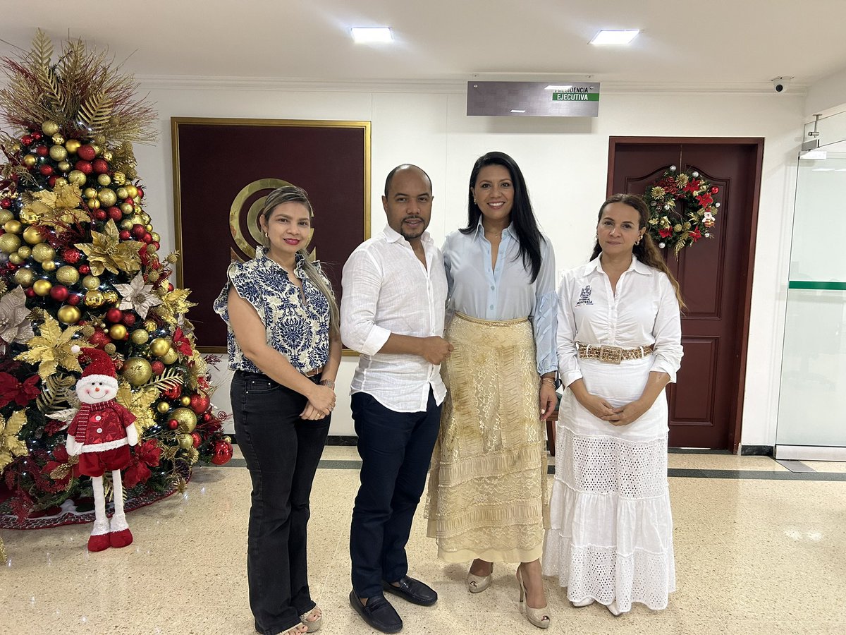 paminagonzalez's tweet photo. ¡Muchas gracias #Montería por la calurosa acogida!

Alcalde @kerguelenhugo, Presidente @AlvaroSegrith @ccmonteria, directora @abenedettic @promonteria y Secretario de Desarrollo Económico @jnicobarrios y Gerente de turismo @e21d82d23556418 de @monterialcaldia. https://t.co/ihWuWkpim4