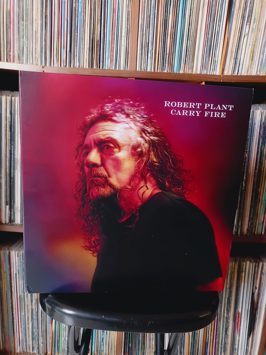 Phonosfera's tweet photo. Em outubro de 2017, Robert Plant lançava "Carry Fire", seu décimo primeiro álbum.
#robertplant
#carryfire
#rock
#bluesrock https://t.co/AV7R4iOpUM