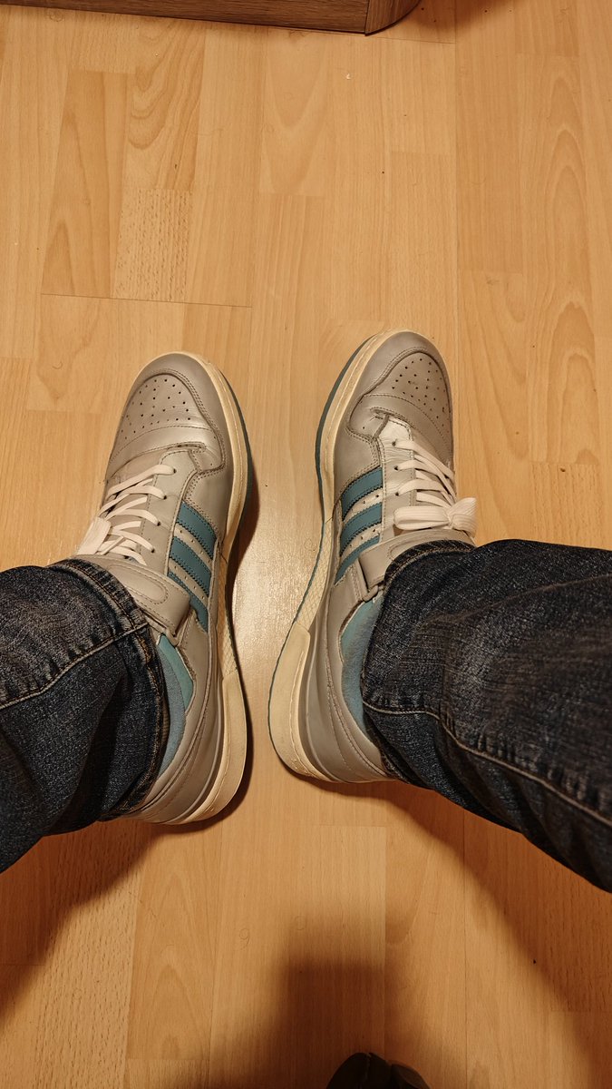 deusgigassole's tweet photo. Untie those laces #18US #53EU #adidas https://t.co/xbEiUHP8Km