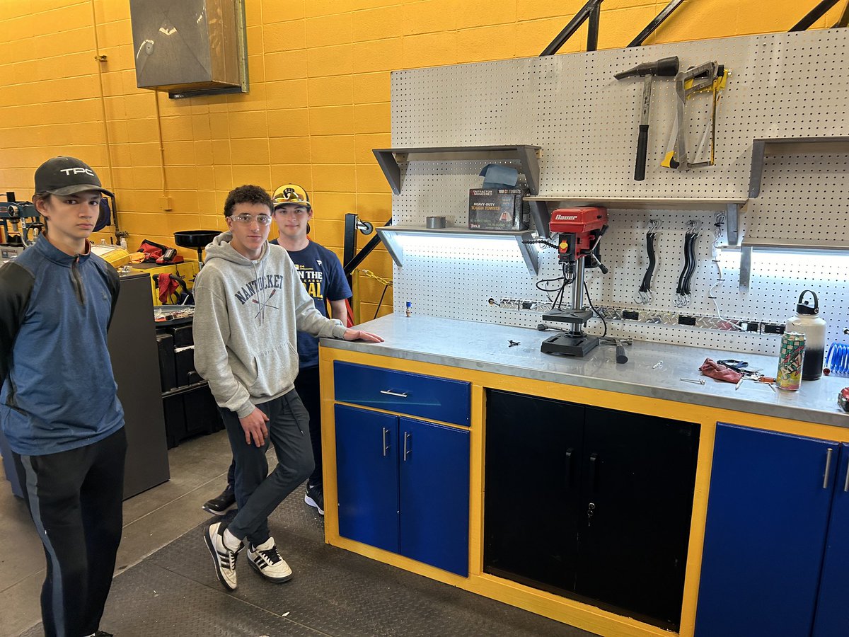psdctc's tweet photo. The CTC automotive bay needed a new cabinet so the Construction Design and Build students built a new one and installed it this week. The auto students helped move it in and the construction students assembled it.
.
.
.
#PSDCTC #PSDCareerTechCenter #PSDFutureReady #CTE #PSDlearns https://t.co/vr38voRi9z