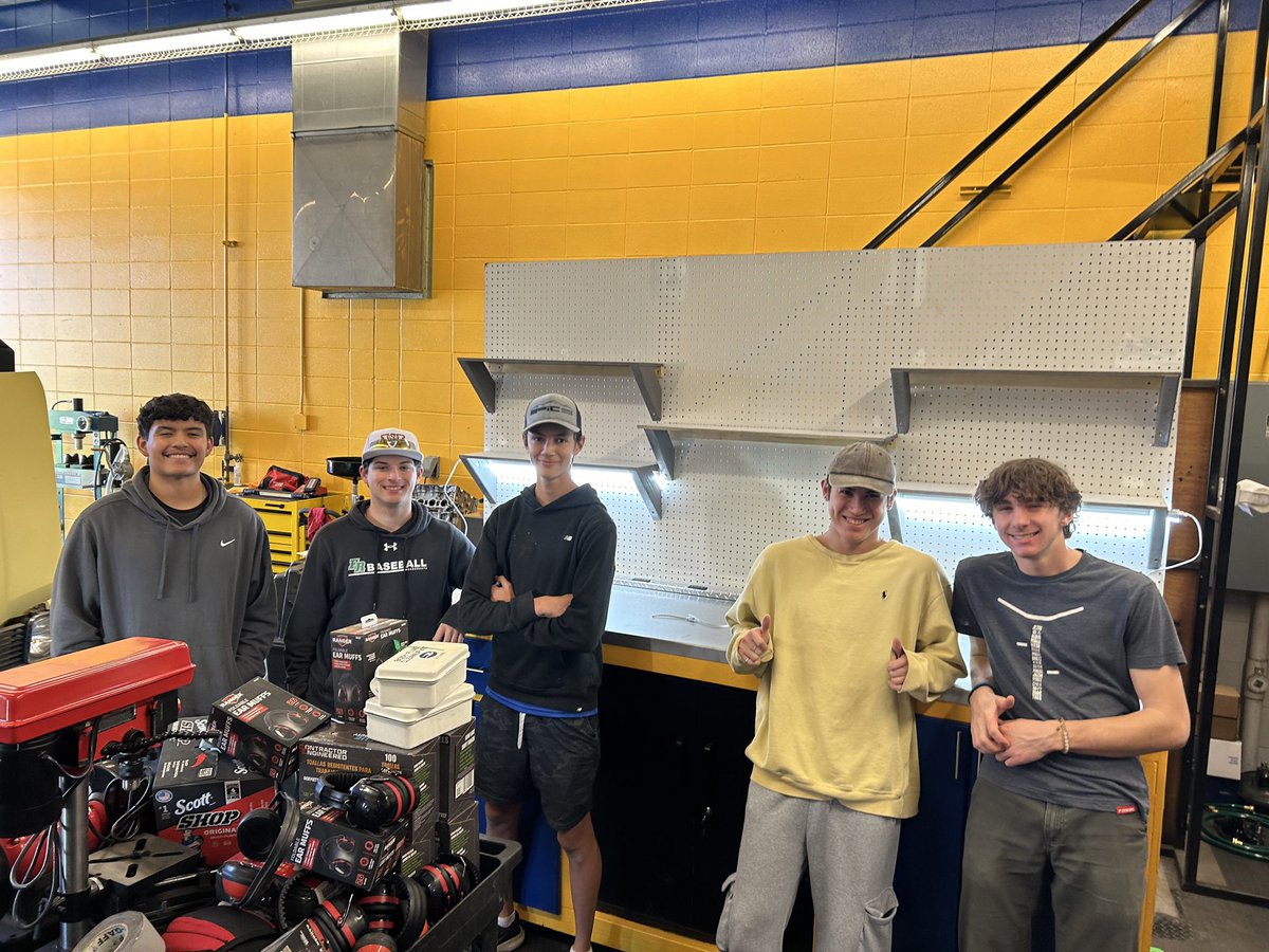 psdctc's tweet photo. The CTC automotive bay needed a new cabinet so the Construction Design and Build students built a new one and installed it this week. The auto students helped move it in and the construction students assembled it.
.
.
.
#PSDCTC #PSDCareerTechCenter #PSDFutureReady #CTE #PSDlearns https://t.co/vr38voRi9z