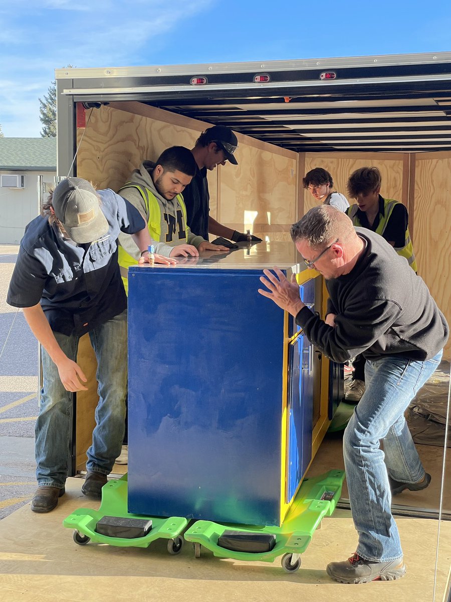psdctc's tweet photo. The CTC automotive bay needed a new cabinet so the Construction Design and Build students built a new one and installed it this week. The auto students helped move it in and the construction students assembled it.
.
.
.
#PSDCTC #PSDCareerTechCenter #PSDFutureReady #CTE #PSDlearns https://t.co/vr38voRi9z