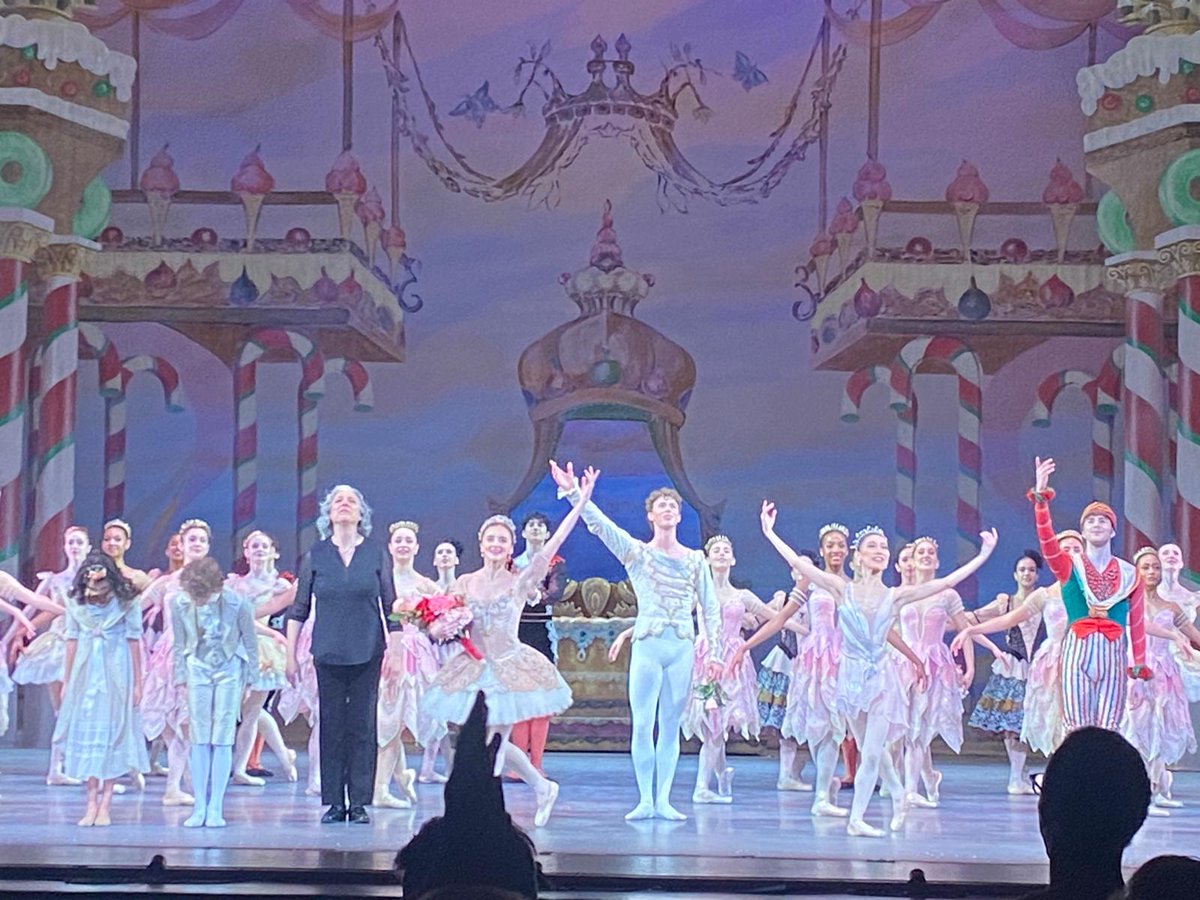 👏 Congratulations to the Philadelphia Ballet <a href="/phila_ballet/">Philadelphia Ballet</a> for their excellent performance of an essential piece of American Christmas tradition, The Nutcracker, at the <a href="/kencen/">The Kennedy Center</a> in Washington DC

Special mention to the Catalan dancer <a href="/PauPujolCas/">Pau Pujol Castiblanque</a> and the rest of the Catalan team!