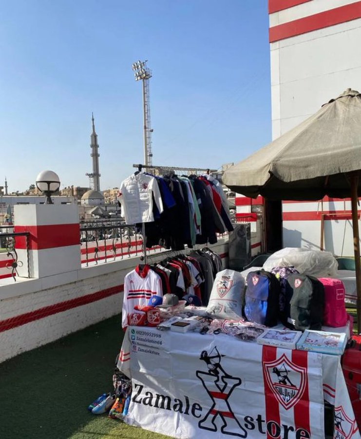 shadyhamada2018's tweet photo. في نفس اللحظه اللي النادي الاهلي بينافس فيها كبار انديه العالم نادي الزمالك بينافس سوق العتبه و الموسكي 😂😂 https://t.co/SPYWzbLxK6