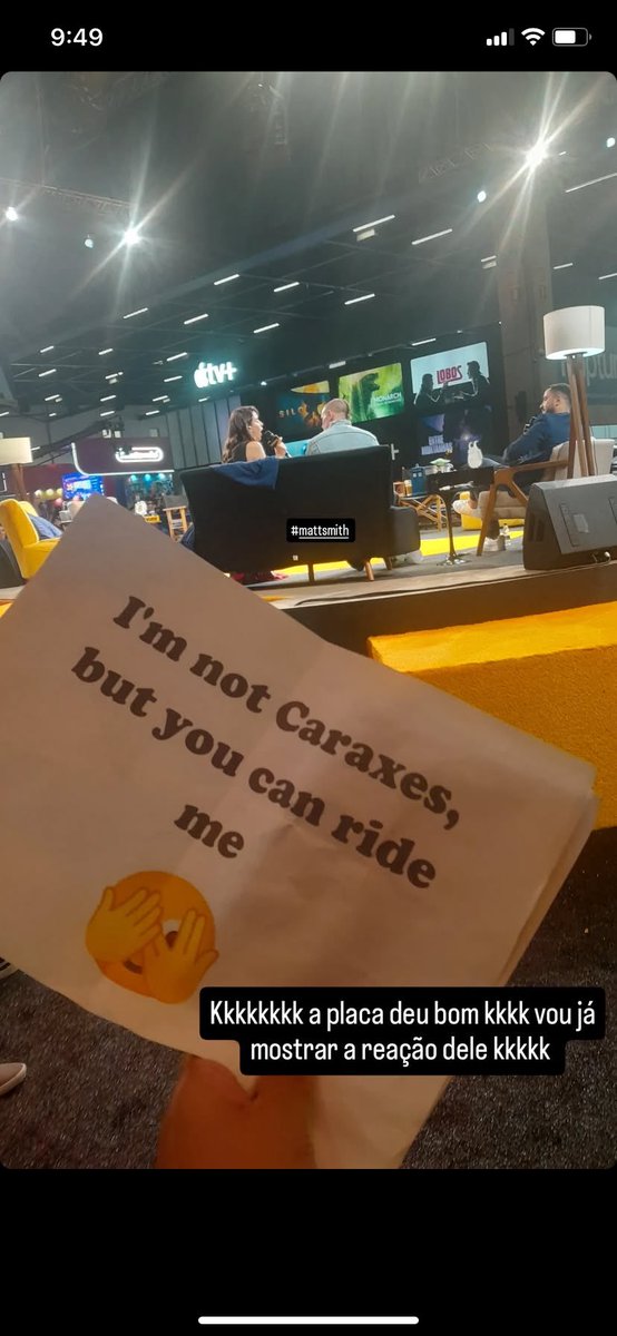 smithcelblondie's tweet image. Matt Smith’s reaction to this fan’s sign 😭😭😭😭 #CCXP #CCXP24 #Caraxes