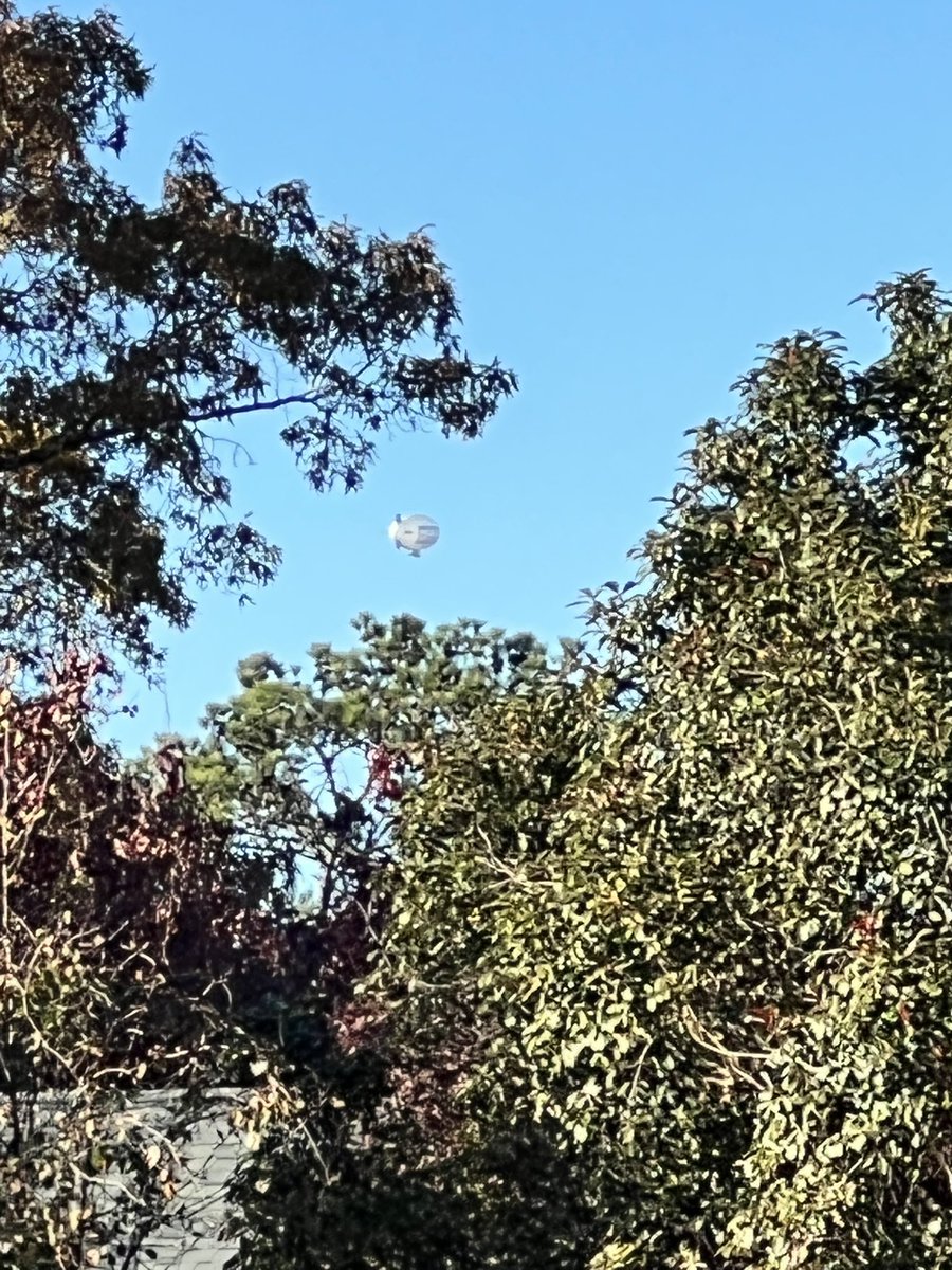 VickBhatia's tweet photo. Blimp over Atlanta ? https://t.co/daQlubht2X