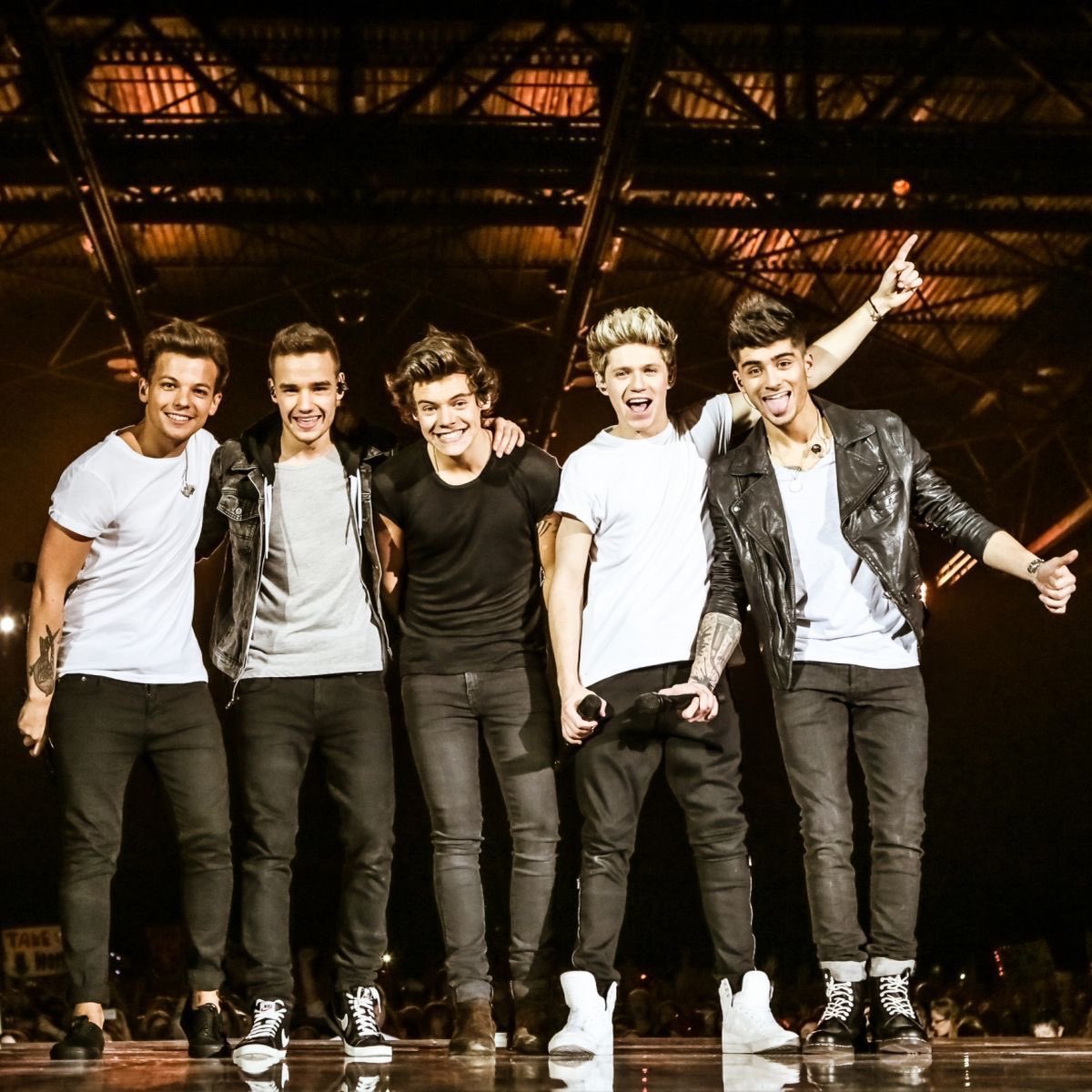 tracklist's tweet photo. QUE LINDO! A rede Cinépolis irá reexibir o documentário "This Is Us", do One Direction, nos dias 19, 20, 21 e 22 de dezembro. ❤️ https://t.co/7DB4ZTXSqT