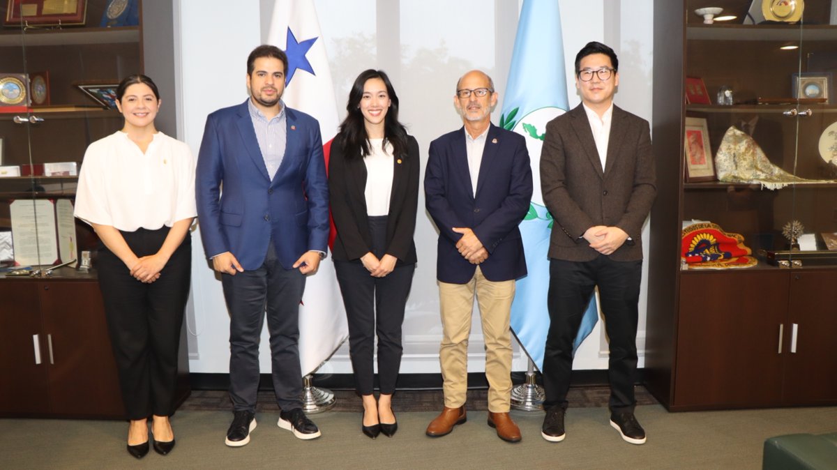 Parlamento Latinoamericano y Caribeño (@parlatino_org) on Twitter photo En un esfuerzo por consolidar el diálogo interparlamentario en torno a la paz global, el Presidente PARLATINO, dip. <a href="/RolandoGlezP/">Rolando González Patricio</a> y el Presidente Alterno, dip. <a href="/canusapy/">Carlos Núñez Salinas</a> recibieron en la sede permanente del organismo a representantes de la organización surcoreana HWPL. En un esfuerzo por consolidar el diálogo interparlamentario en torno a la paz global, el Presidente PARLATINO, dip. <a href="/RolandoGlezP/">Rolando González Patricio</a> y el Presidente Alterno, dip. <a href="/canusapy/">Carlos Núñez Salinas</a> recibieron en la sede permanente del organismo a representantes de la organización surcoreana HWPL.