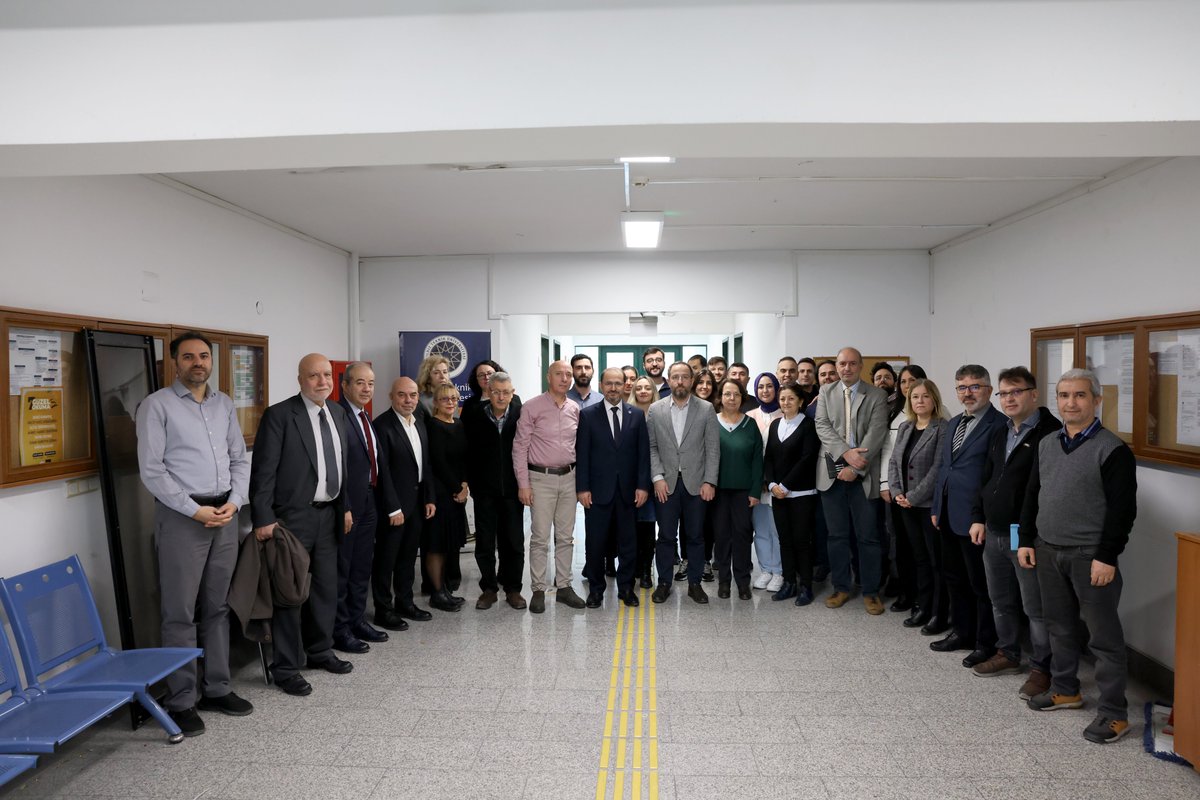 Bugün yine akademisyenlerimiz ile birlikteydik.
 
Kimya-Metalurji Fakültemizin Biyomühendislik, Kimya Mühendisliği, Matematik Mühendisliği, Metalurji ve Malzeme Mühendisliği ile Gıda Mühendisliği bölümlerini ziyaret ederek değerli akademisyenlerimizin görüşlerini aldım.