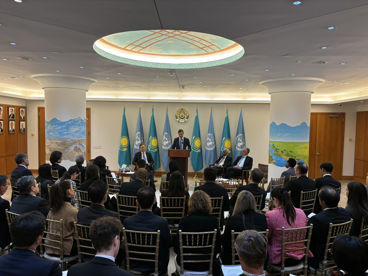 At the Forum on Nuclear Disarmament, co-hosted with UNODA, 🇰🇿 reaffirmed its commitment to nuclear-weapon-free zones as a cornerstone of global security. 

Grateful to High Rep. <a href="/INakamitsu/">Izumi Nakamitsu</a> for recognizing our role, and proud of Astana's seminar fostering interzonal cooperation.