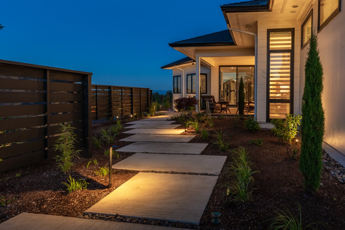 WA_OutdoorLight's tweet image. Lead the way in style with elegant path lighting. It’s the perfect blend of safety and sophistication, adding a warm welcome to your home.

How would you light up your pathways? Let us know! ✨

#PathwayLights #LightingInspo