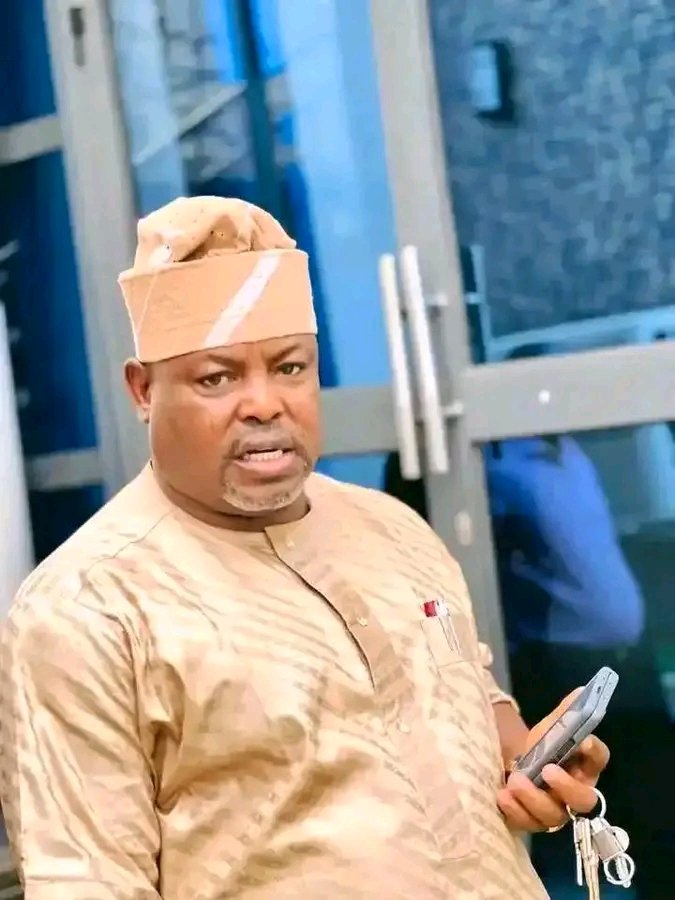 AnnaChizoba's tweet photo. WHO IS Bayani 
Bayani is natural person
Bayani is always humble
Bayani is respective
Bayani is a bridge builder
Bayani is a man of people
Bayani is friendly
Bayani is a Realist
✅The Builder
✅ The game changer
✅A man for all
@HonDanladichiya 

Hon Danladi Chiya's Page https://t.co/C3XeHFHx62