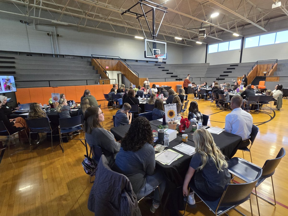 mpearce62's tweet photo. Had a great morning with @RepublicSchools Price Elementary students and staff at their school Leadership Day! So great to see morning community time and a buddy lesson with 2nd grade mentoring kindergarten. Very #repmoproud of all involved!  @TheLeaderinMe https://t.co/UthFmZjgU3