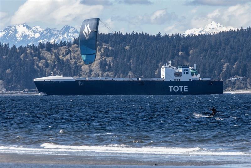 Check out our very own Andy Christman, Senior Account Executive, kite surfing past MV North Star at Alki Beach in Seattle! It's always a treat to see the ORCAs and #TeamTOTE in action, especially when they're together.

Thanks for the great shot, Andy!

#TOTEAK
