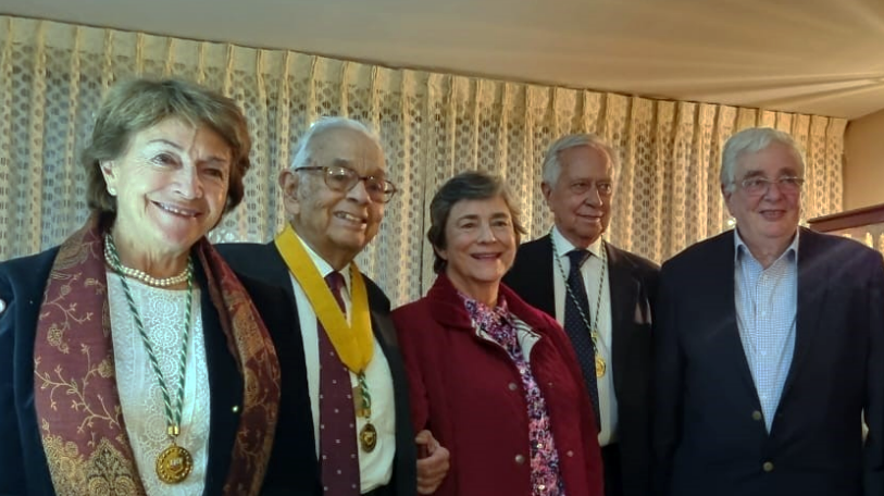 acadcienciacol's tweet photo. #Comunicado

El capitán Alberto Ospina Taborda, pionero de la ciencia moderna en Colombia, cumple 100 años y recibe la Medalla General Francisco de Paula Santander, máxima condecoración de la Academia Colombiana de Ciencias Exactas, Físicas y Naturales🧵
👉https://t.co/JvnOsI7xmb https://t.co/w5xNaEGl9g