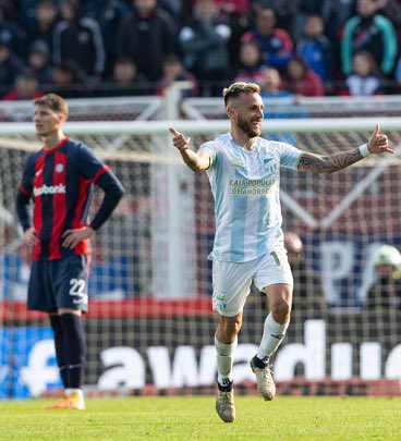 DebateSL's tweet photo. "#SanLorenzo es un grande y sería un sueño jugar ahí. Cuando se dijo hace poco que el club me quería, me explotó el teléfono. Tengo mucha familia y amigos que son hinchas del club".
🎙️ Renzo #Tesuri en #DiarioOlé https://t.co/VuAWRCONKT