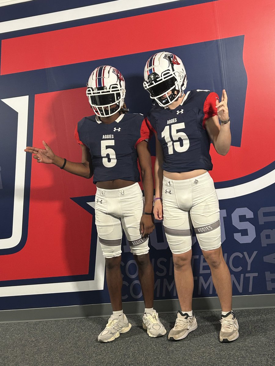 Thank you <a href="/CoachKKerns/">Kenzie Kerns</a> for the visit ! Great coaching staff , great facility , good character and welcoming players as well ! <a href="/OPSUFootball/">OPSU Football</a> <a href="/CHS_BobcatFB/">Childress Bobcat Football</a> <a href="/bhelm19/">Bo Helm</a> <a href="/MathisGaius/">Gaius D. Mathis</a> <a href="/Marchen44/">On Da Marc Sports🏈</a>